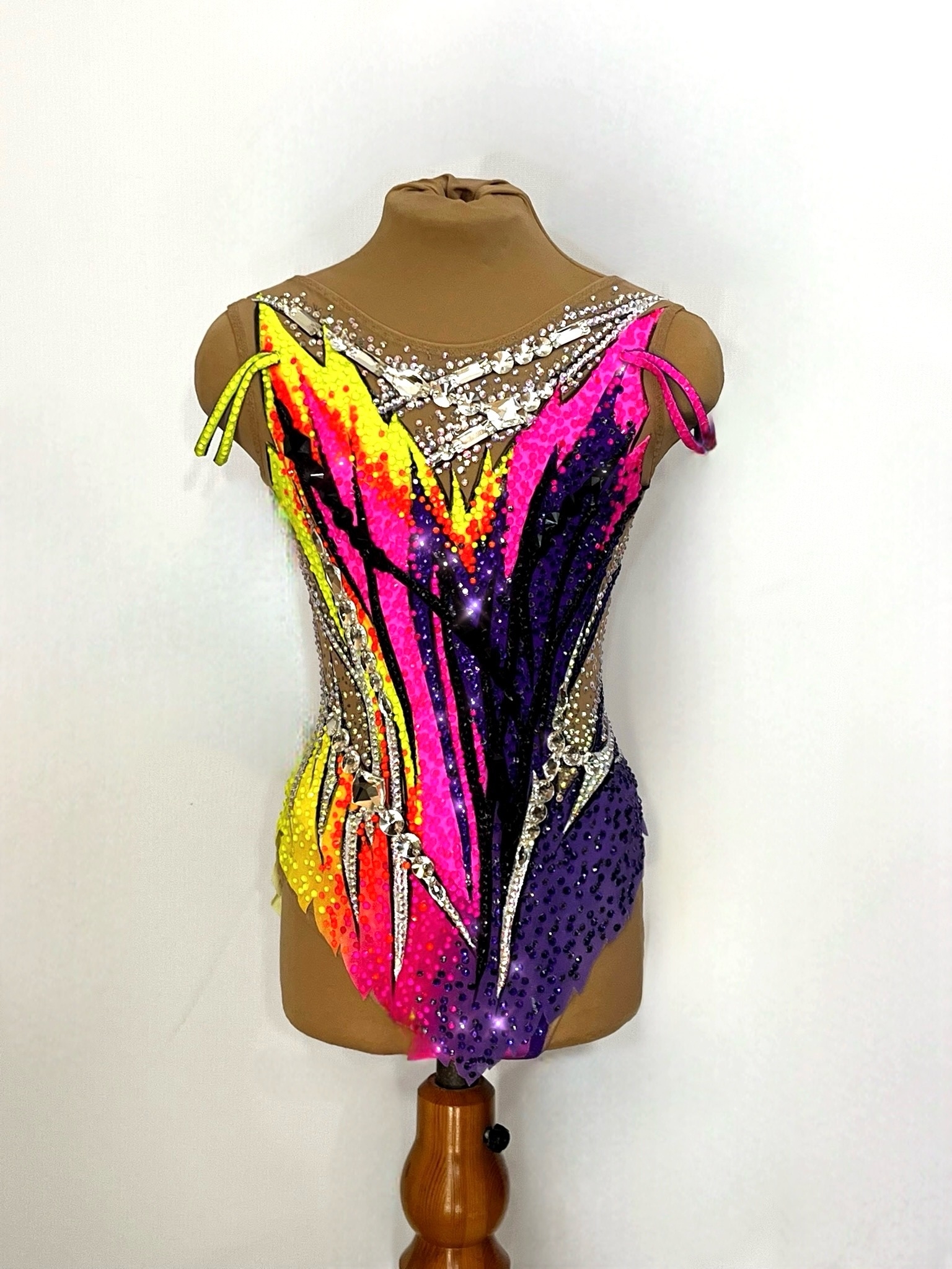 Модель  "Neon Storm"